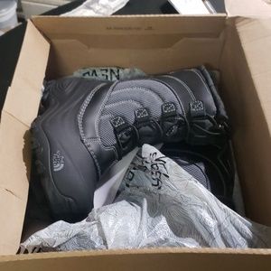 Snow boots